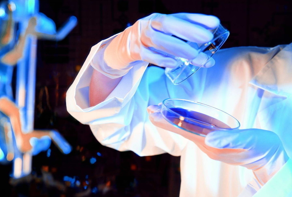 药企研发部门为“希拉里打算”买单