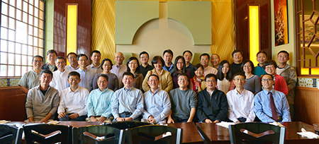 汪俊博士（1排左4），梁贵柏博士（1排左1），孙勇奎院士（1排左2），李才博士（1排中），王建锋博士（1排右1），刘建博士（1排右4），杨立虎博士（2排左1），蔡天权博士（2排左2），刘雯颖博士（2排右3）等专家合影留想