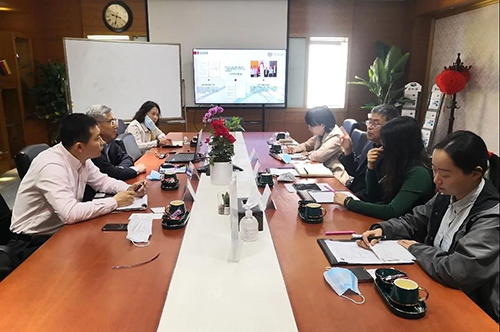 PP电子游戏陈春麟博士、化学部及生物部高级副总裁任峰博士、商务发展部副总裁蔡金娜博士周到欢迎钻研院一行，并介绍了公司情况。