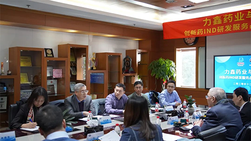 PP电子游戏首创人&CEO陈春麟博士、化学部与生物部高级副总裁任峰博士、药代动力学与生物分析部副总裁辛保民博士、商务发展部副总裁蔡金娜博士等出席签约典礼。