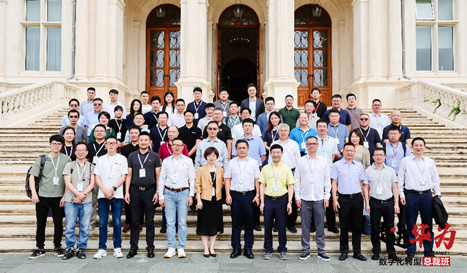 PP电子游戏陈春麟博士、蔡金娜博士走进华为·数字化转型总裁班，共探AI造药新将来 